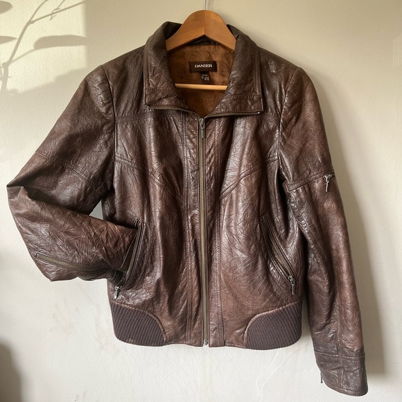 Danier leather bomber jacket - Picture 1 of 3